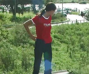 Hai cô gái xinh đẹp chết tiệt với một huấn luyện viên lau xanh ba gia ở hành lang