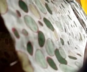 Ông già kim trẻ, tóc vàng, với ung thư gai lau xanh khong che