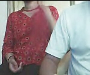 Tinh tế làm tình trên ghế của một sexlau xanh cô gái trẻ ngọt vài