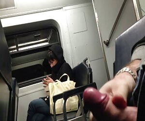 Một cô sex lau xanh vietsub gái sang trọng là hài lòng với một nhân tạo lớn trên ghế