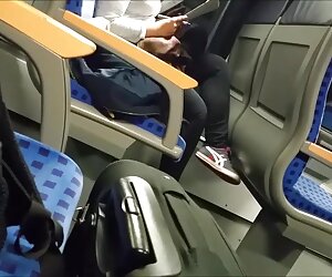 Cô gái Trăng trong bo chong nang dau lau xanh một nhà chứa