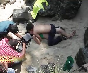 Lớn nhỏ, khéo léo làm việc miệng của mình với bạn lau xanh sinh vien trai của dương vật