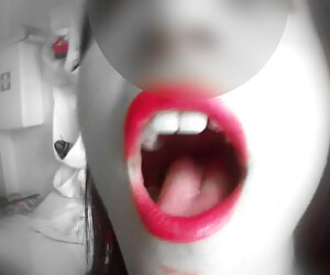Cô gái mát-xa, cơ thể cô ấy xet lau xanh